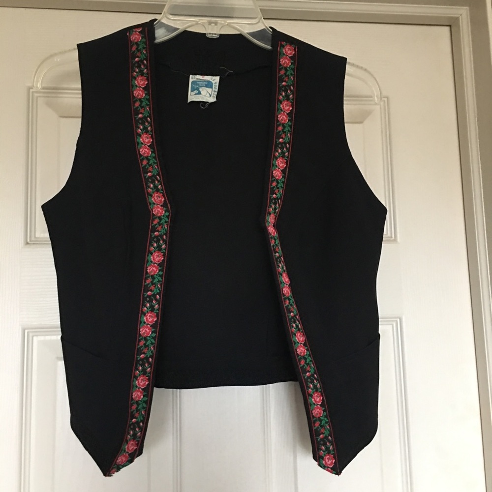 Vintage black vest with floral trim size 6 - Picture 2 of 6